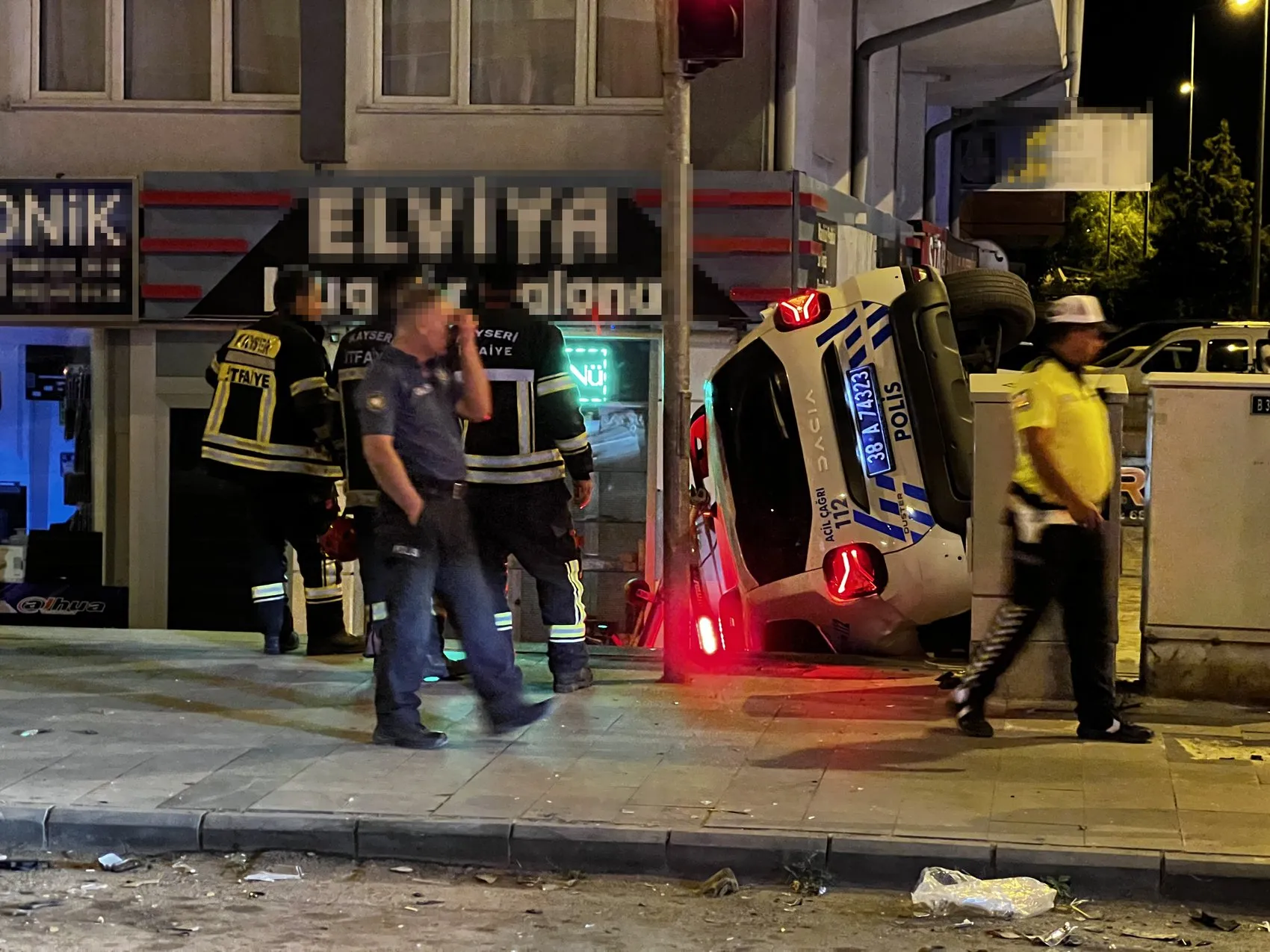 Kayseri'de polis aracı kaza yaptı 3 kişi yaralandı