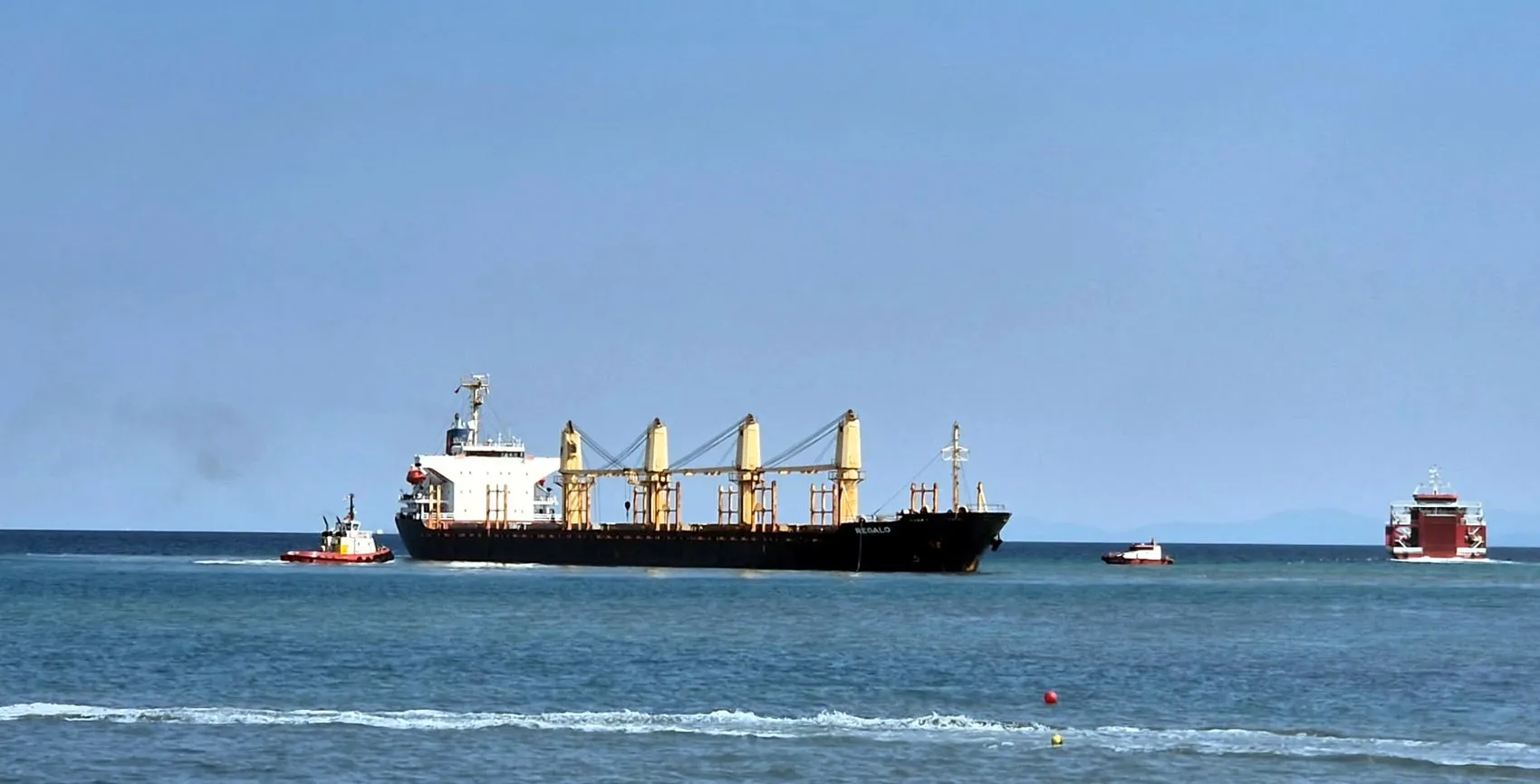 Tekirdağ açıklarında dev yük gemisi karaya saplandı
