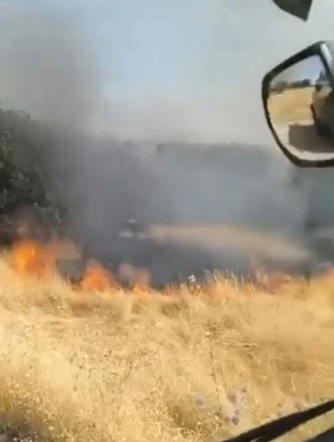 Lice kırsalında alevler evlere doğru ilerliyor