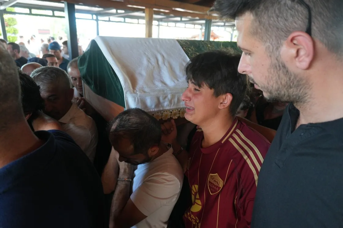 TIR yıkarken akıma kapılan baba ve oğlu son yolculuğuna uğurlandı