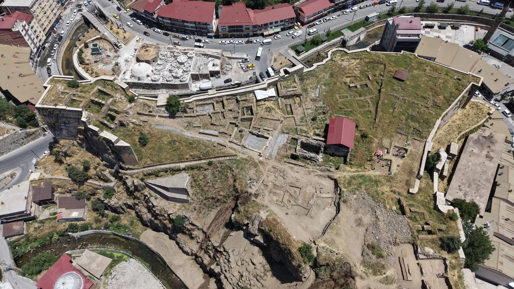 Bitlis Kalesi tarihin tozlu sayfalarından turizme açılıyor