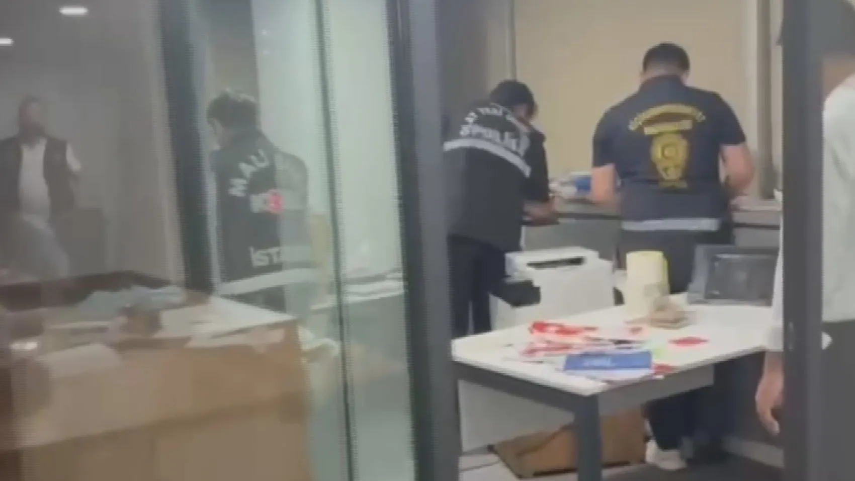 Haluk Levent Bursa'da gözaltına alındı ve Ahbap ofisleri arandı