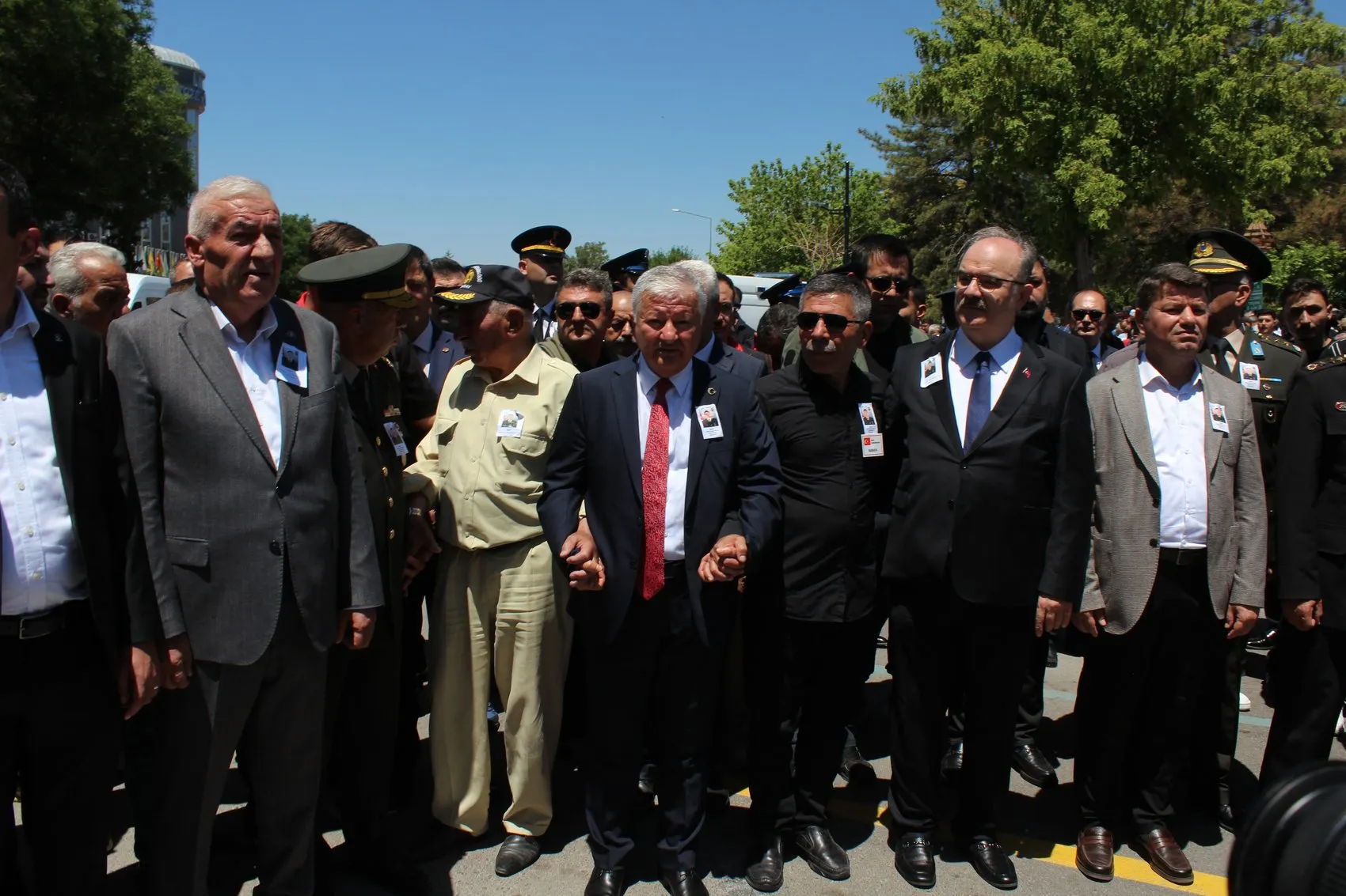 Aksaray şehidini binlerce kişiyle son yolculuğuna uğurladı