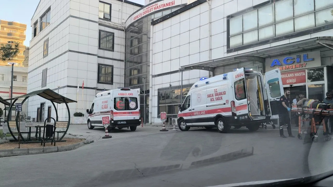 Batman'da inşaat faciası İskele çöktü 3 işçi düştü
