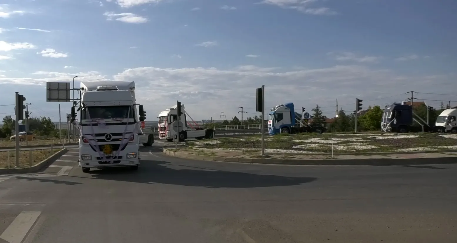 Keşanlı damat düğün konvoyuna dev TIR’ları dahil etti