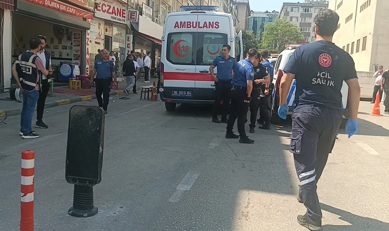 Bursa Adliyesi önünde taraflar birbirine girdi