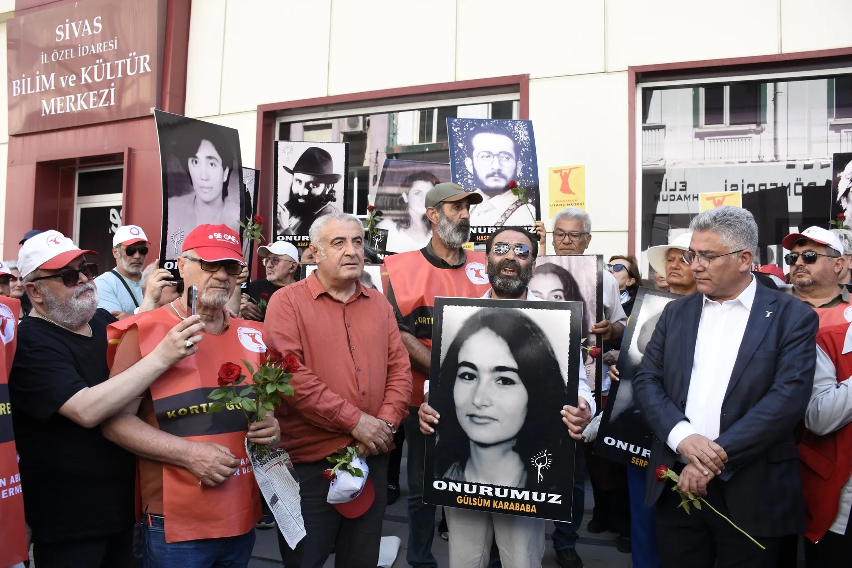 Sivas 2 Temmuz acısını otuz birinci yılında yine yüreğinde hissetti