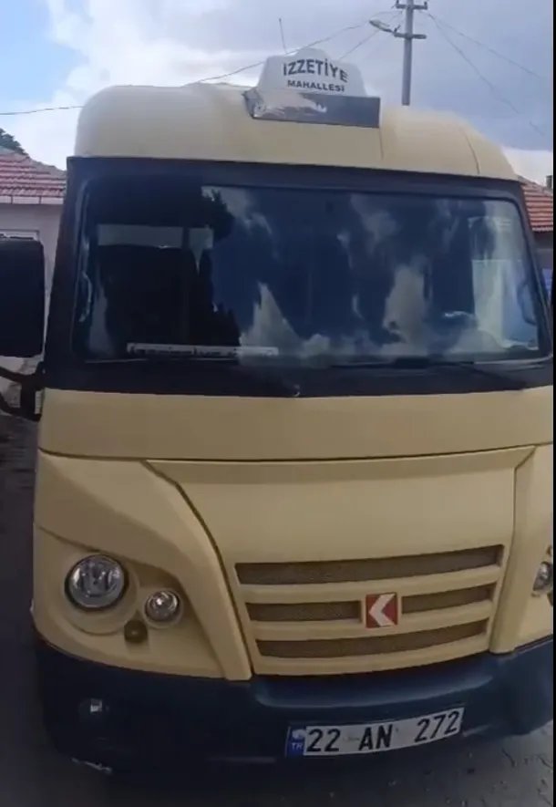 Keşan'da sabah şoku Servis minibüsünün lastiklerini kestiler