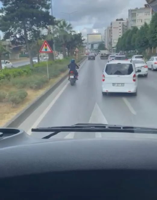 Samsun trafiğinde itfaiyeye eskortluk yapan motosikletli