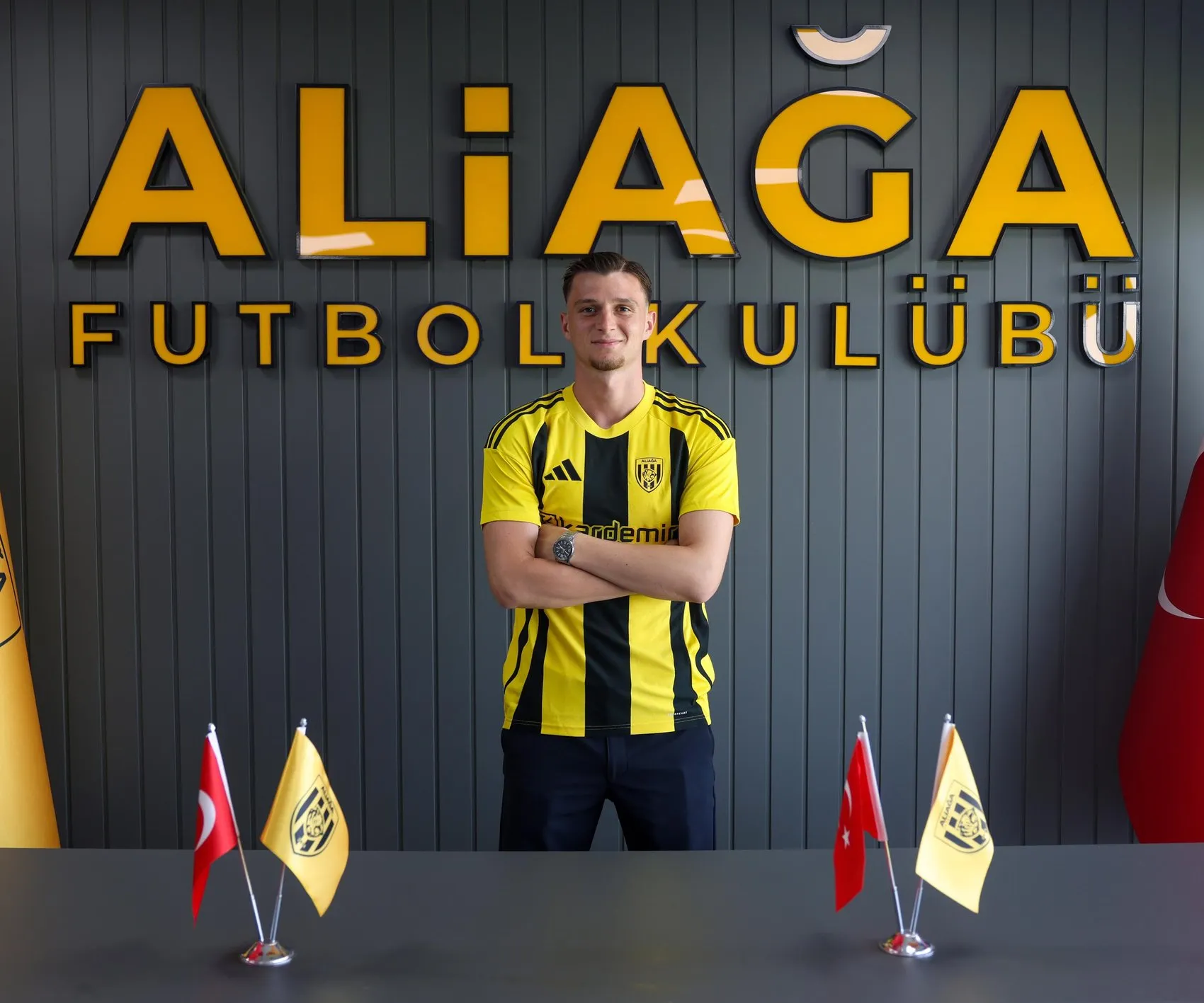 Aliağa FK savunmaya genç bir isim ekledi