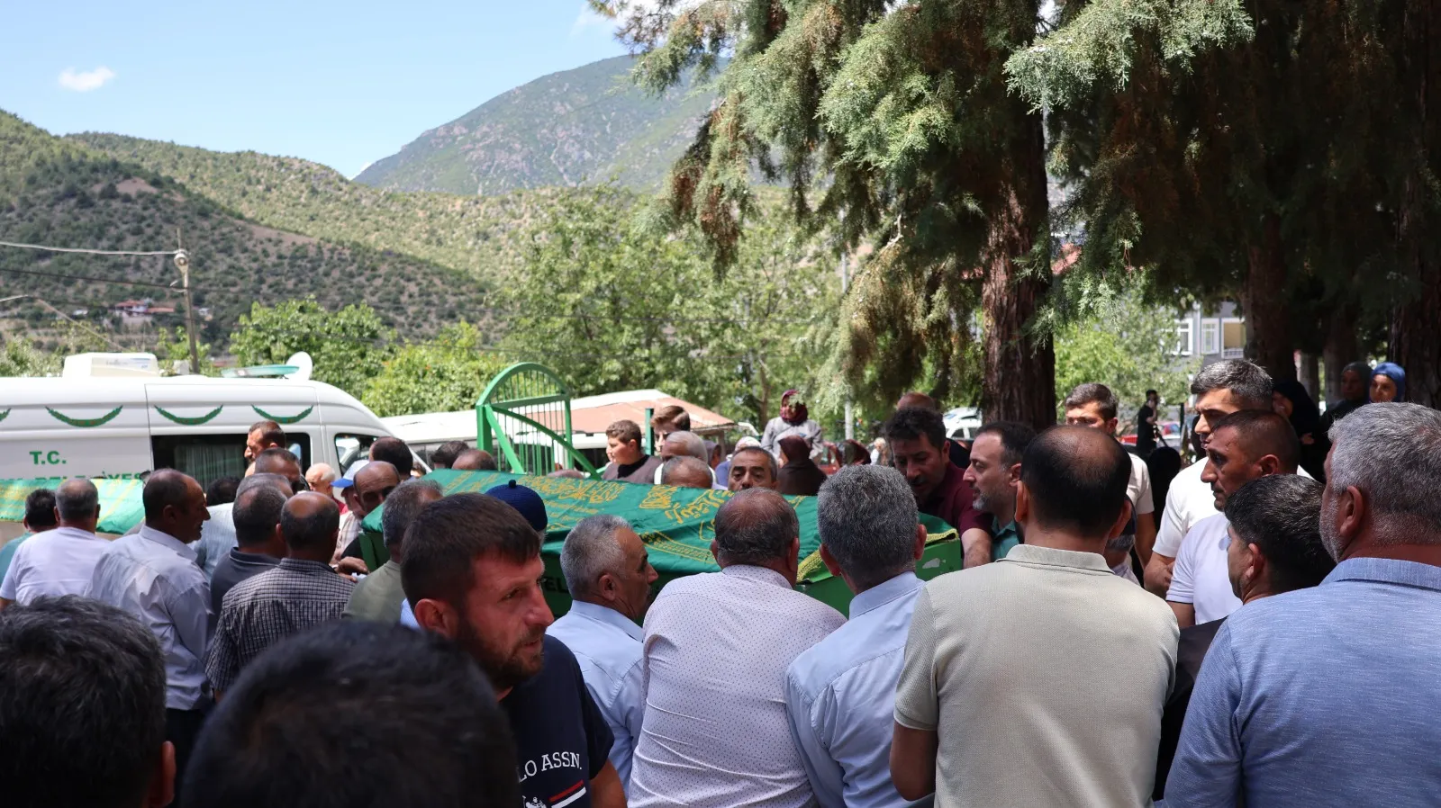 Amasya'da yas Bir aile cenaze dönüşü kazada yok oldu