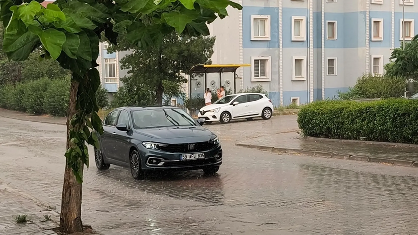 Edirne’de hava bir anda döndü İpsala’ya dolu Keşan’a sağanak vurdu