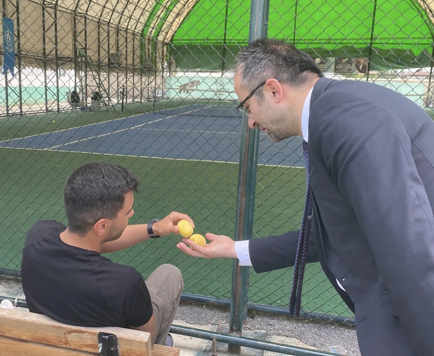 Iğdır’da tenis kortlarında kayısı molası