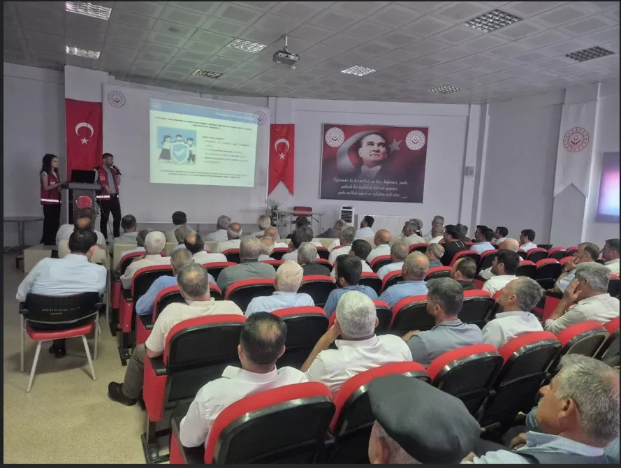 Muhtarlara sosyal yardım eğitimi verildi