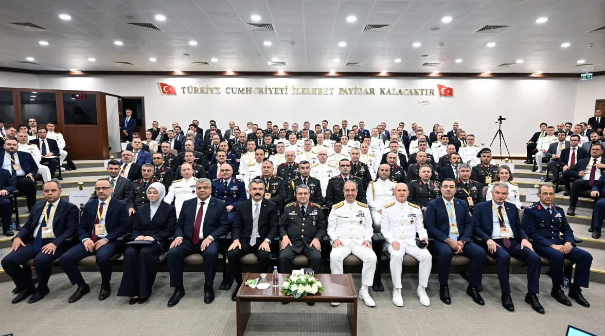 Genelkurmay Başkanı geleceğin savaşlarını Ankara'da masaya yatırdı