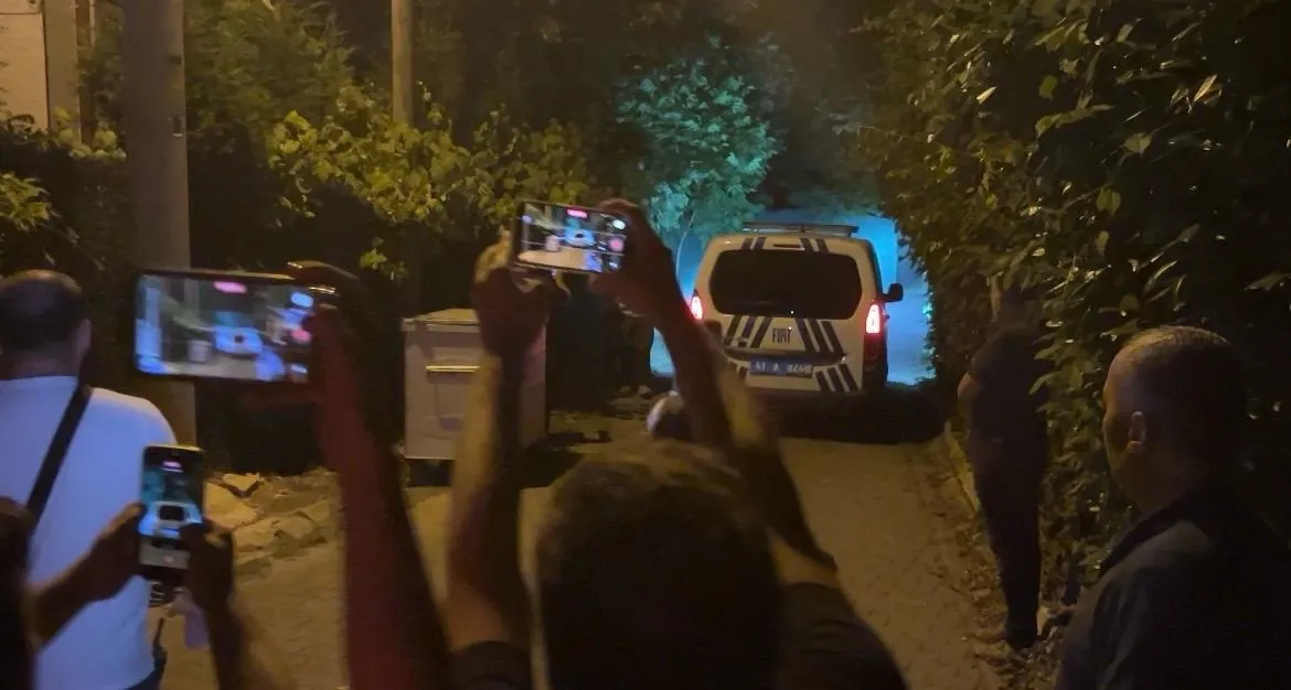 Deniz Akkaya misafir olduğu evden polis zoruyla çıkarıldı