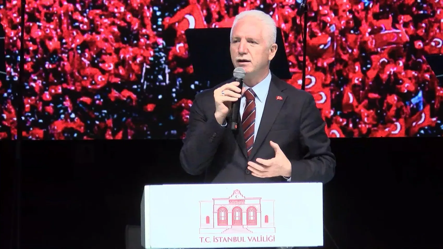 Saraçhane’de 15 Temmuz için dev kortej yürüyüşü yapıldı