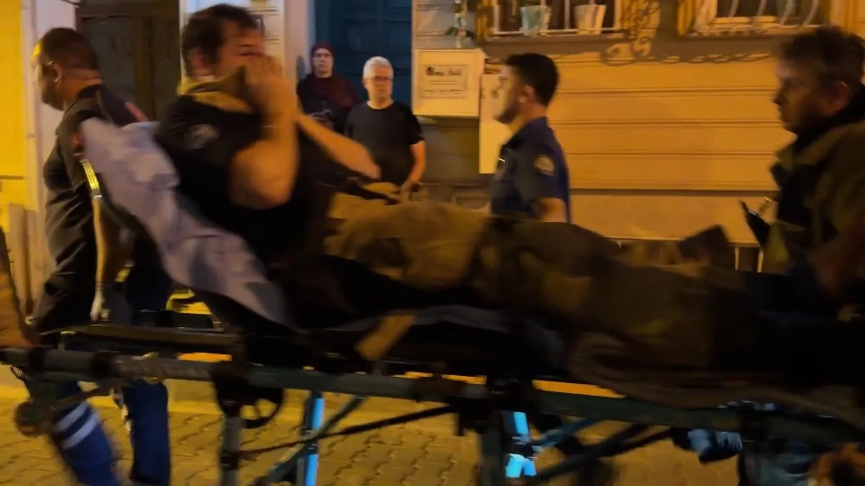 Fatih’te gece yarısı yangını