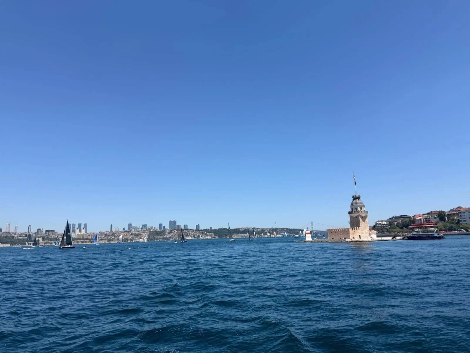 İstanbul Boğazı'nda dev yelken yarışı heyecanı başladı