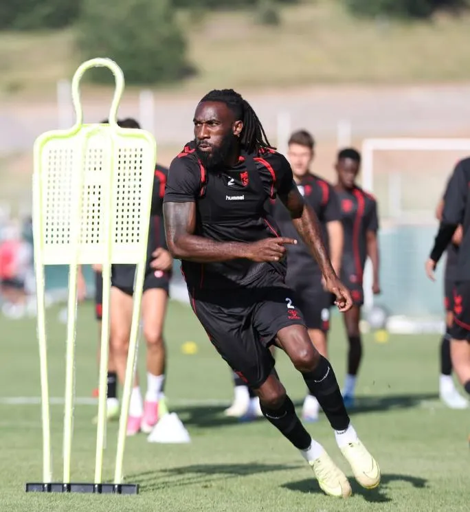 Sivasspor yeni sezonu Erciyes’in zirvesinde açtı