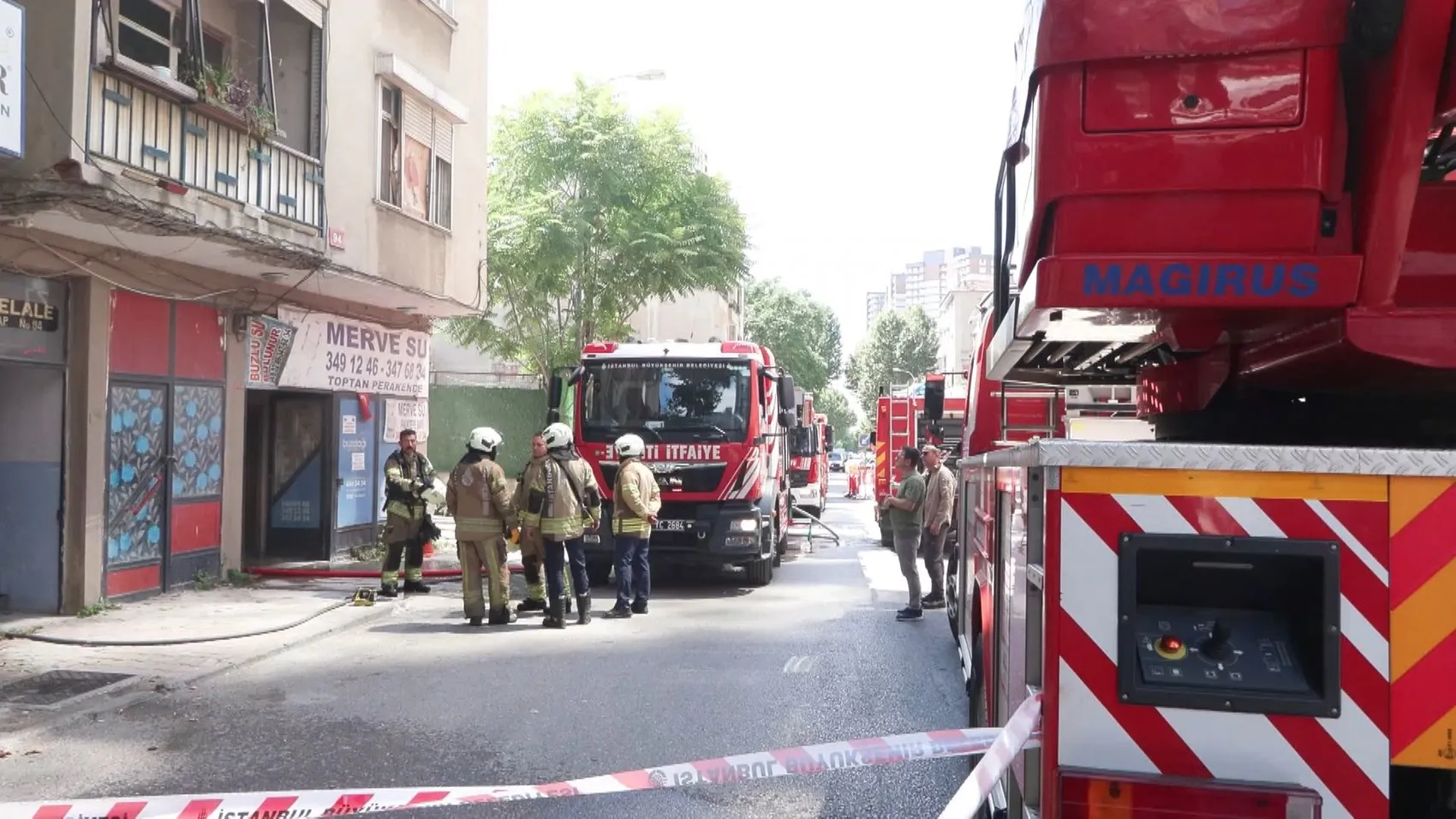Kadıköy'de apartman yangını paniği