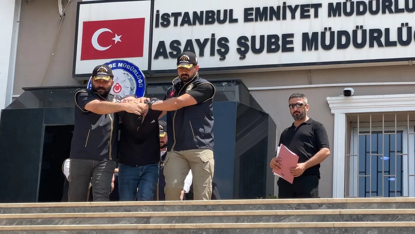 Eyüpsultan’da motosikletli şüphelinin üzerinden uzun namlulu silah çıktı