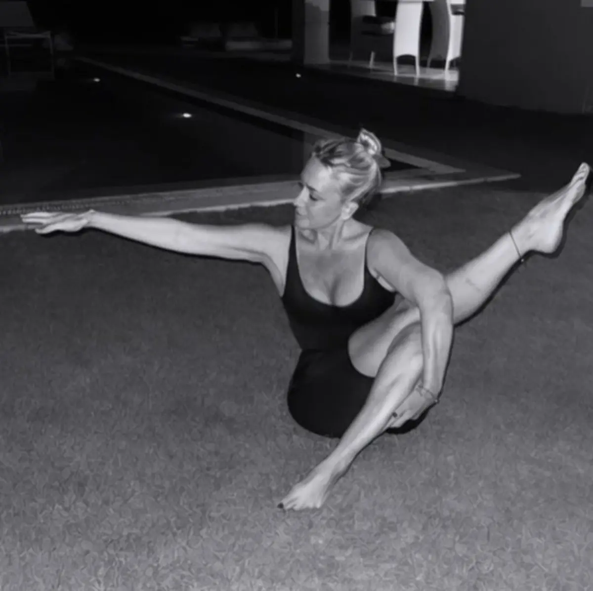 Saba Tümer gece yogası yaptı! Sosyal medya onu konuştu 1
