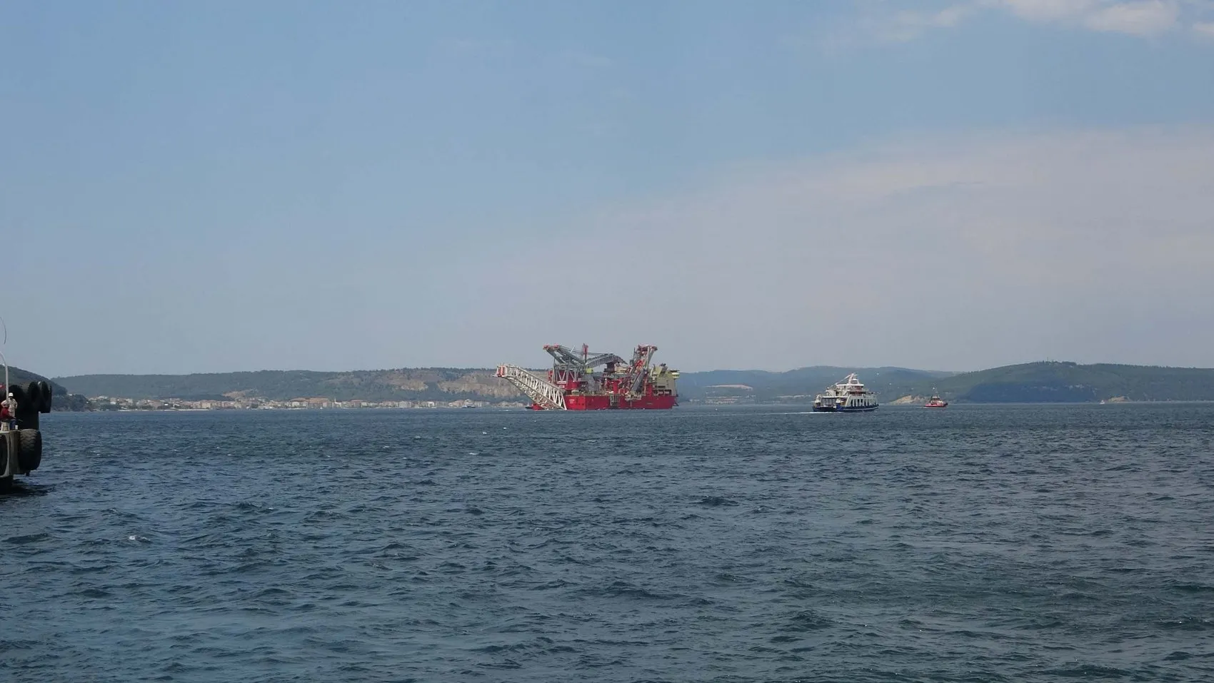 Çanakkale Boğazı dev gemi için trafiğe kapatıldı