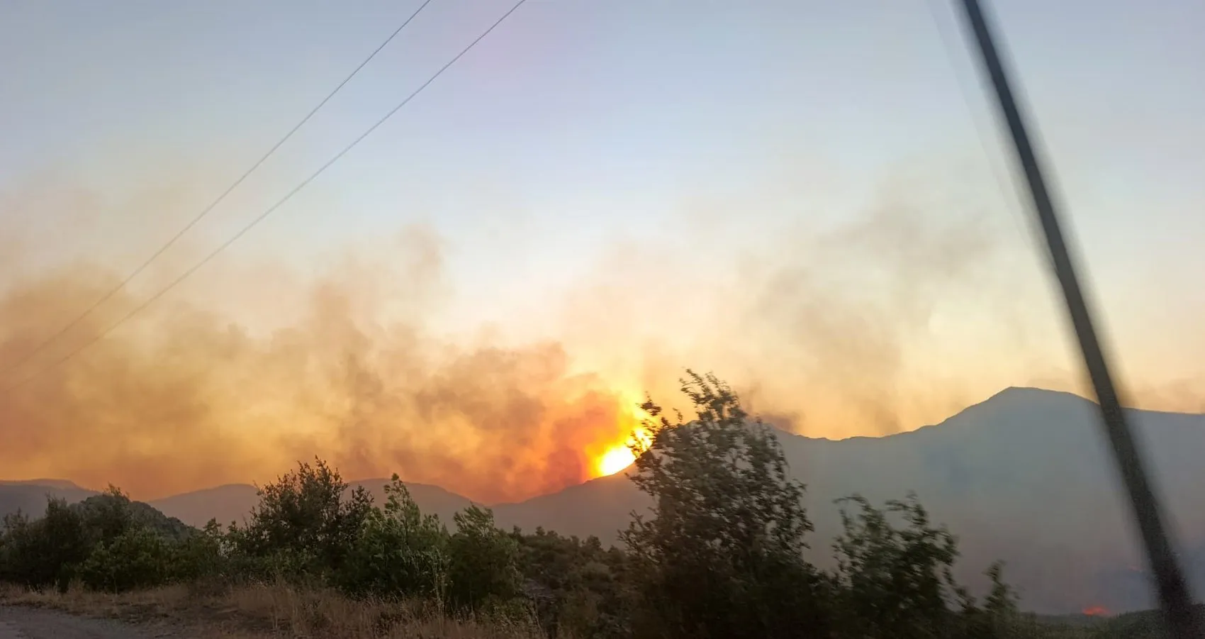 Alanya'da orman yangını kontrolden çıktı