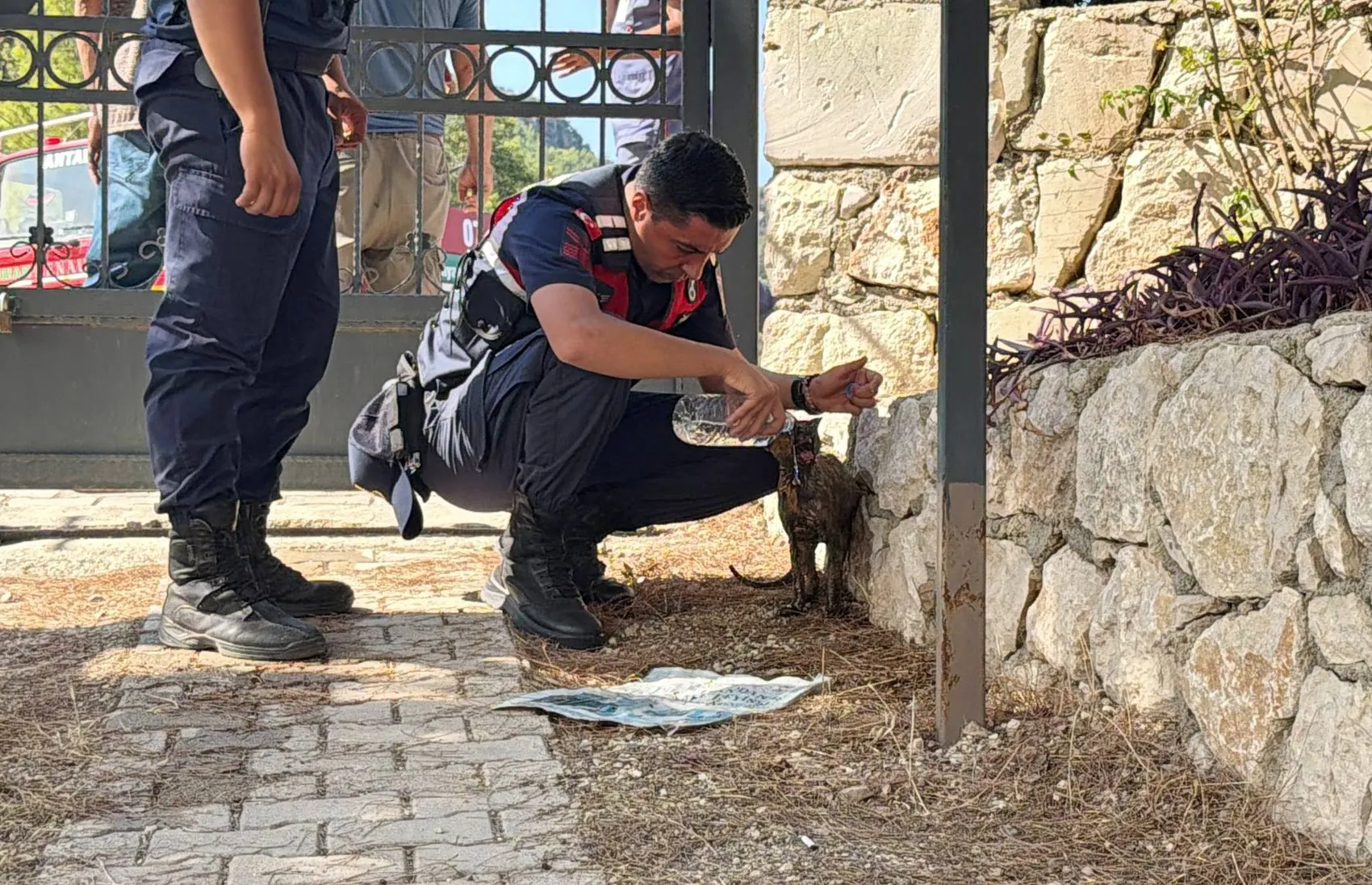 Antalya yangınlarla mücadele ediyor Kumluca yolunda alevler yükseliyor