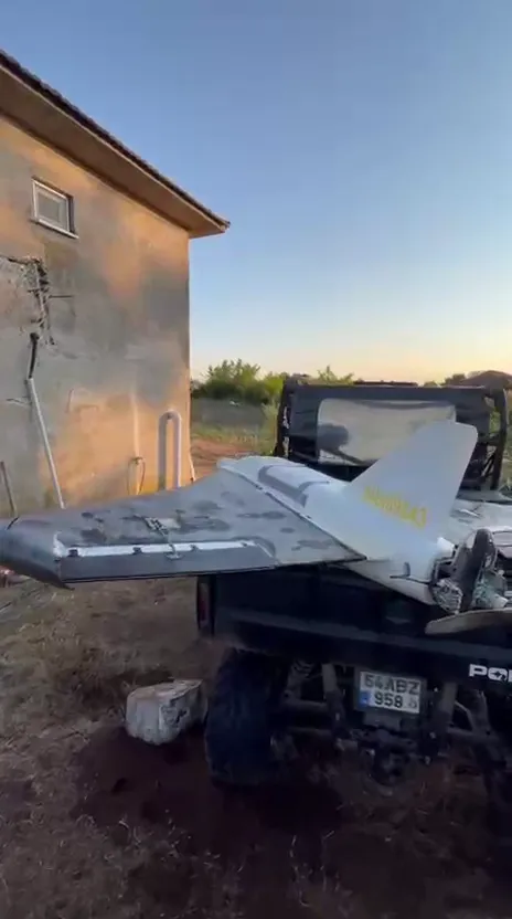 Karasu sahilinde bulduğu insansız hava aracını evine götürdü