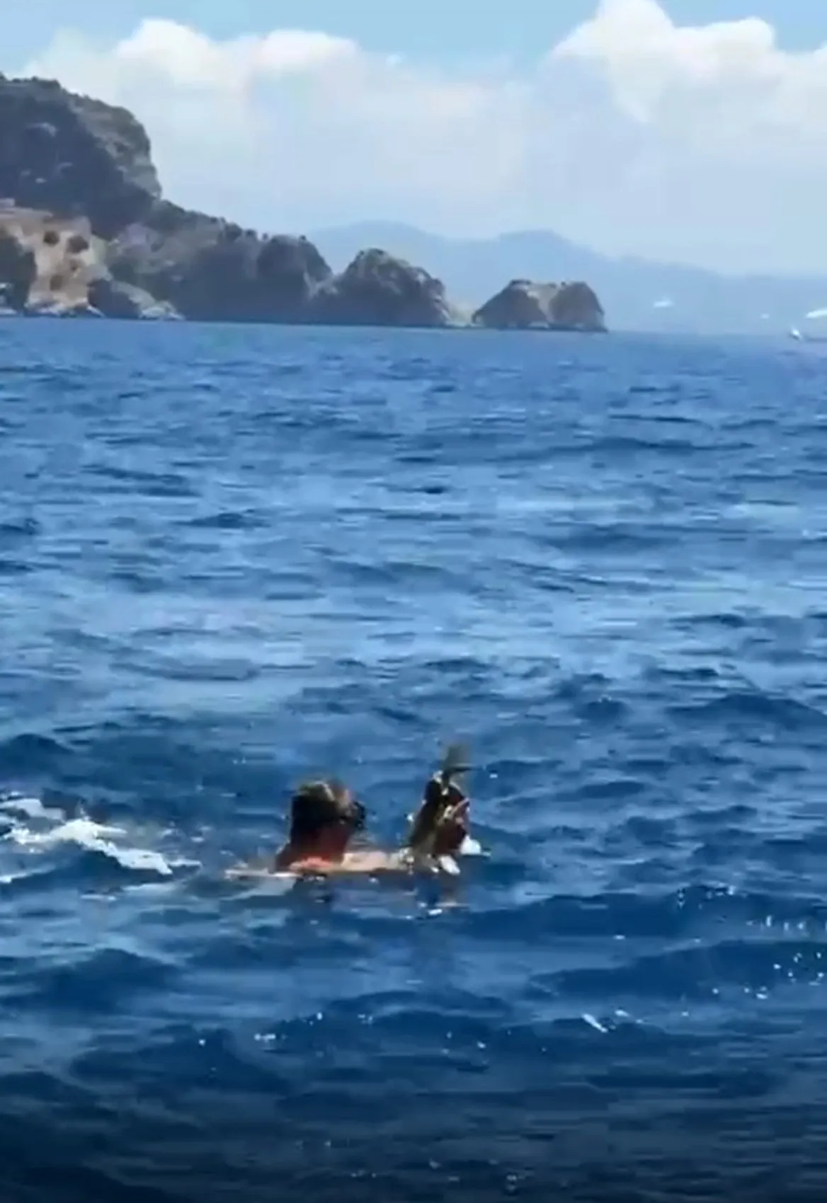 Alanya açıklarında tur teknesi kaptanından örnek kurtarma operasyonu