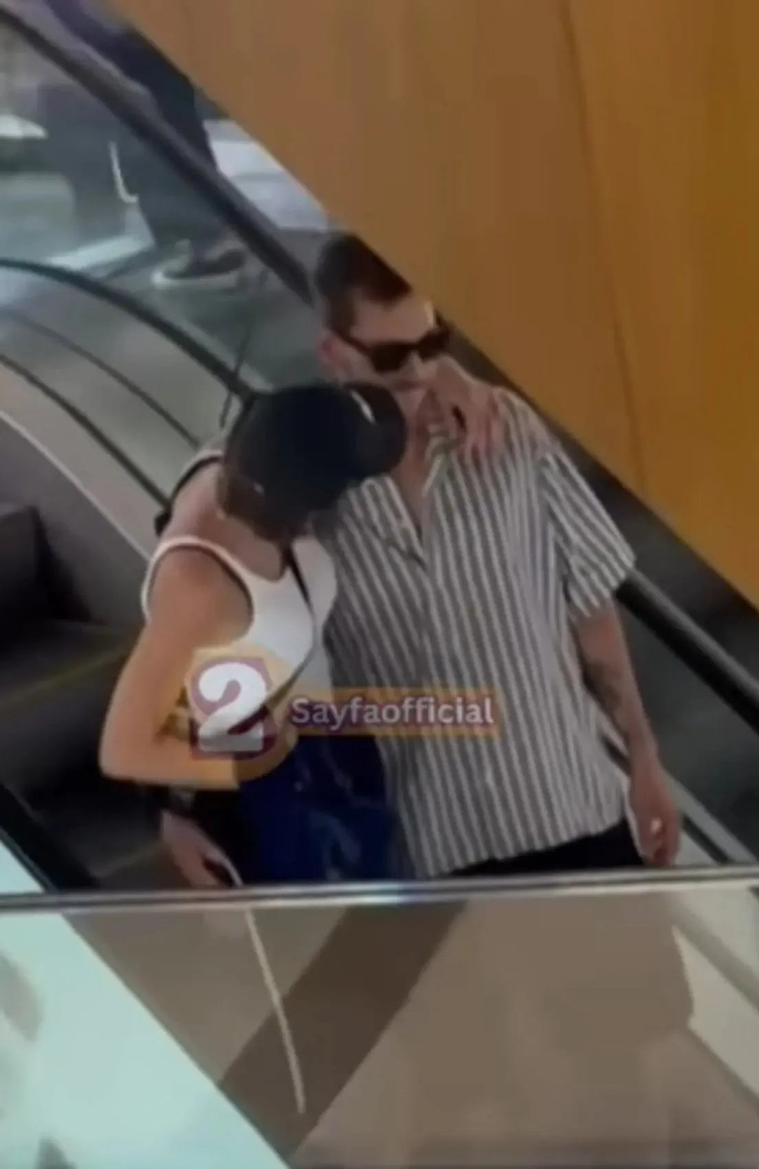 Dilan Çiçek Deniz ünlü şarkıcıyla aşk yaşıyor! Böyle görüntülendiler 2