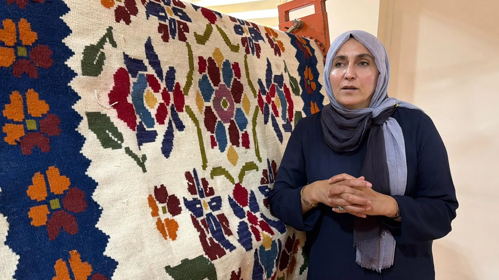 Gençler halı dokumayı minyatür tezgahlarla yeniden keşfediyor