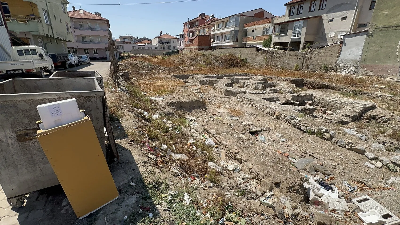 İznik’teki Roma hamamı çöplüğe döndü