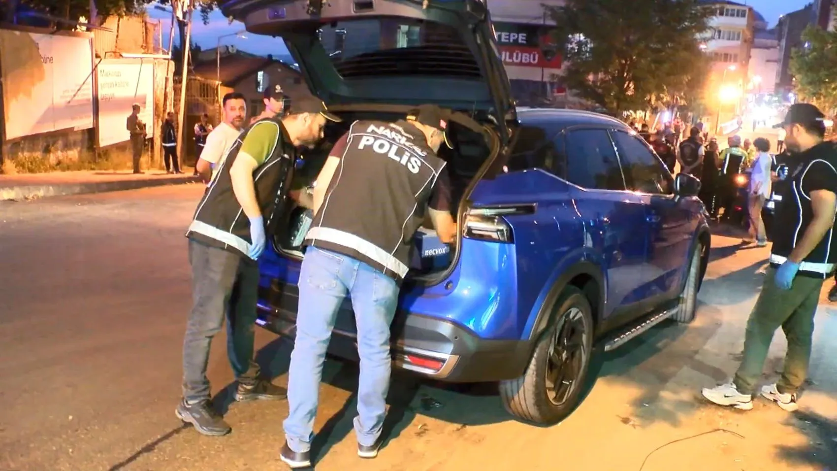 Şişli'de polisten dron destekli geniş çaplı güvenlik operasyonu