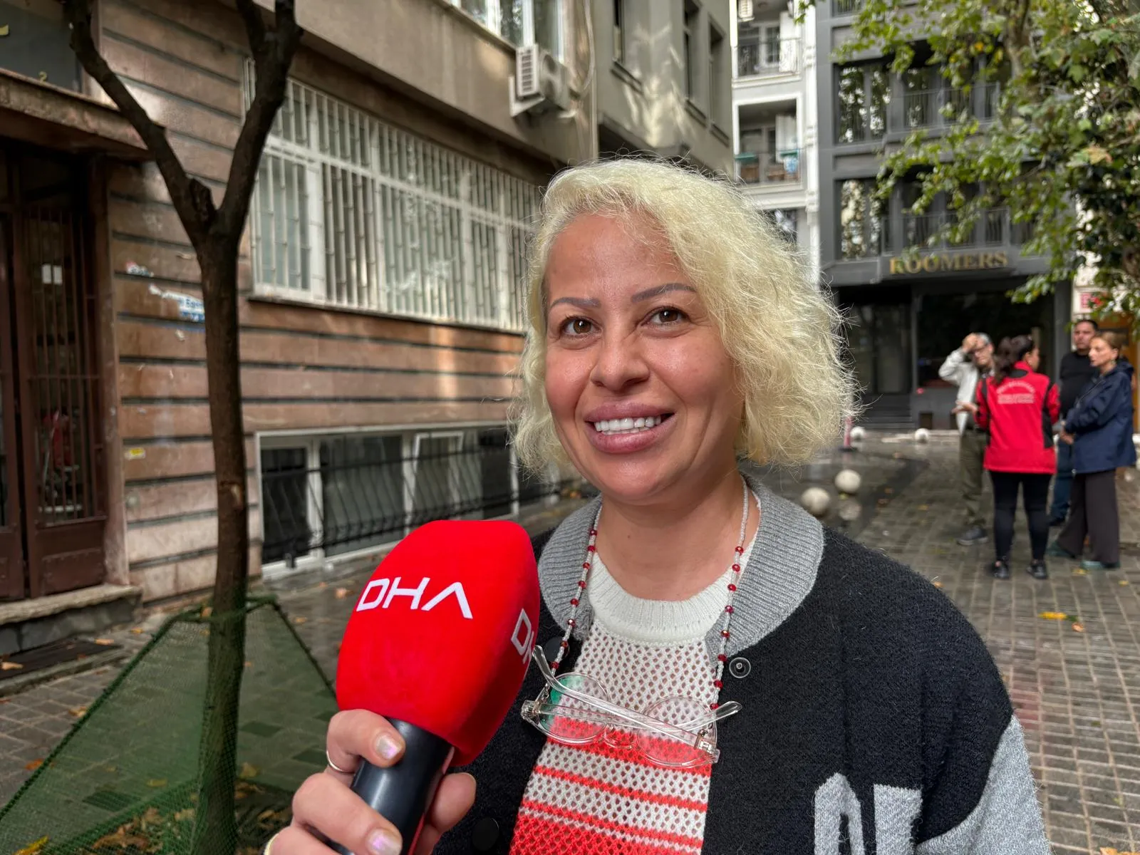 Şişli'de binanın duvarı çöktü mahalleli deprem oluyor sandı