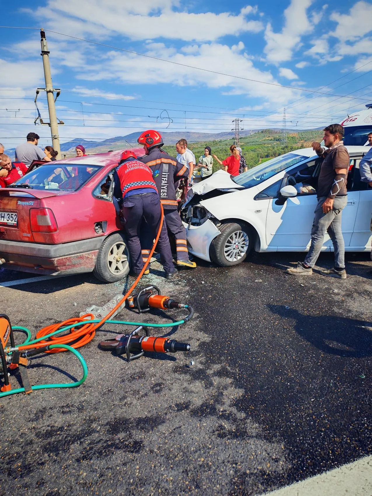 Pamukova yolunda feci kaza 1’i bebek 7 kişi yaralı