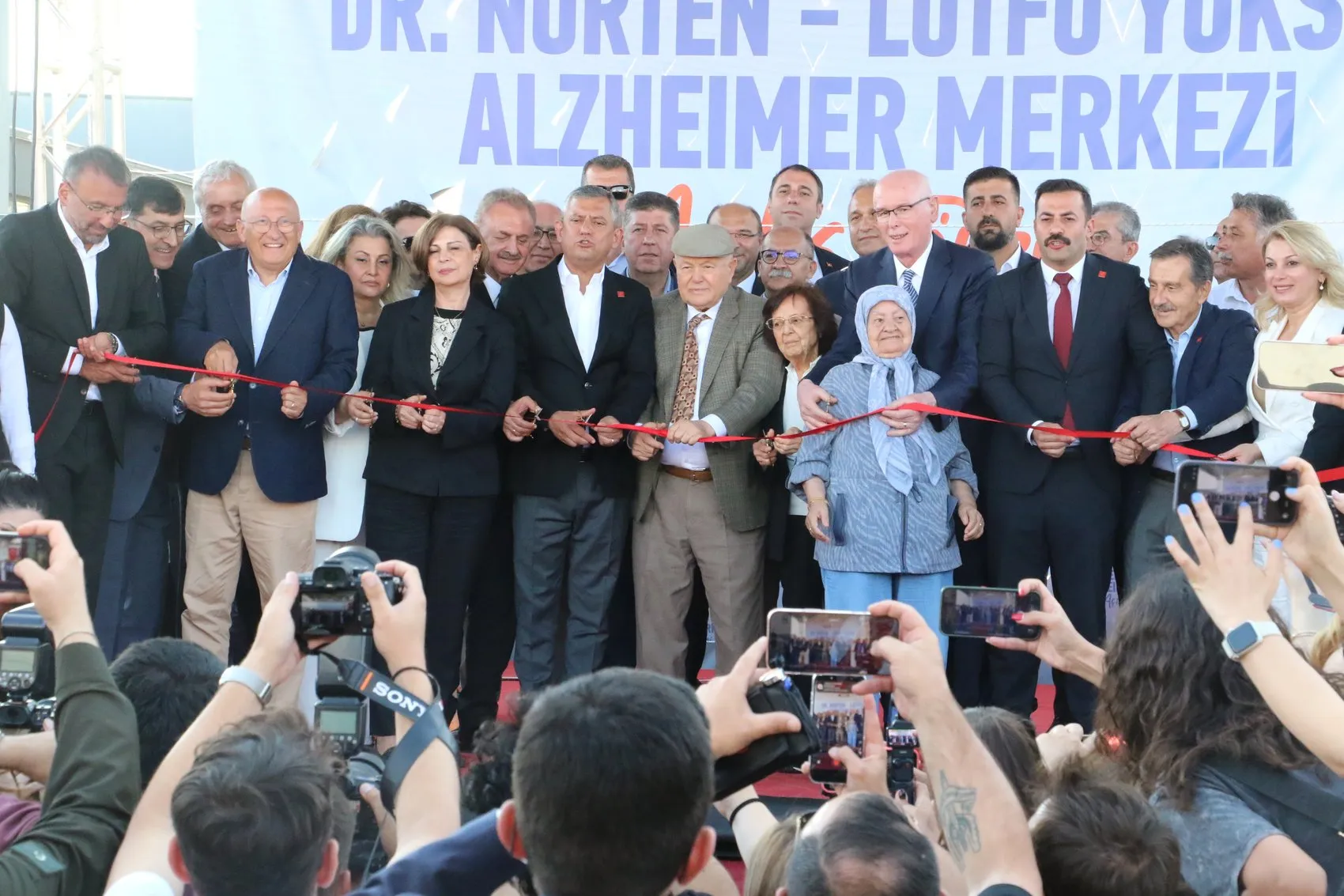 Özgür Özel Eskişehir'de iktidar mesajı verdi