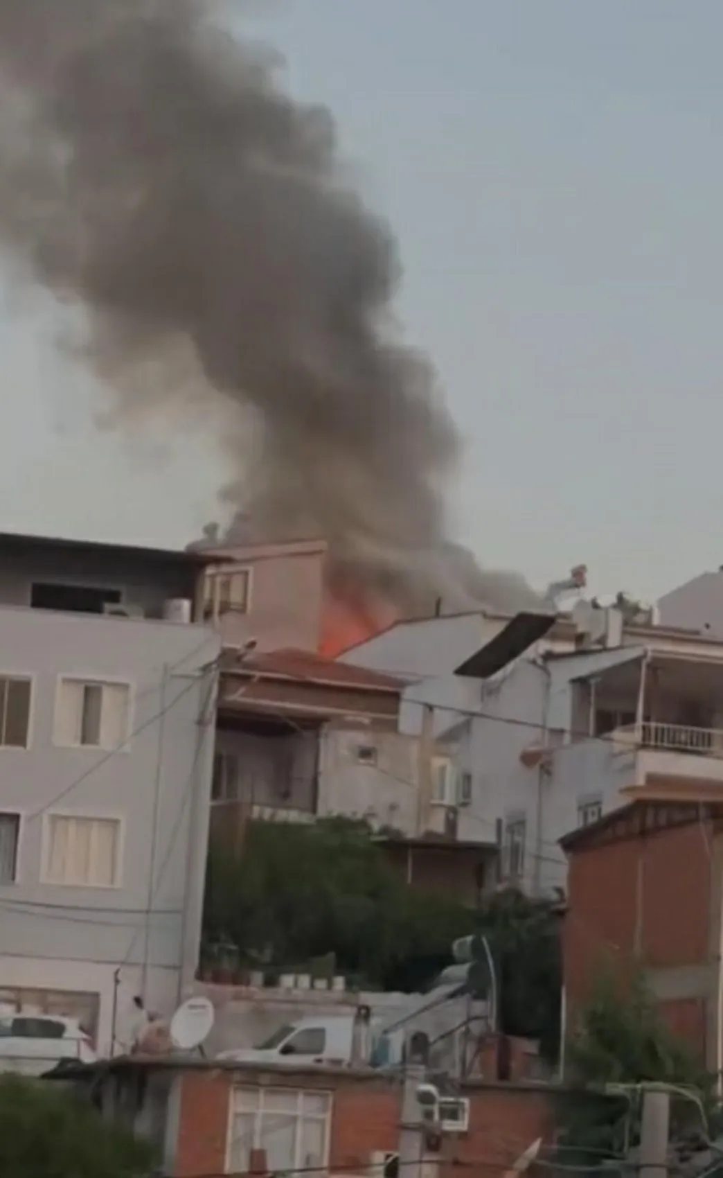 Ayvacık’ta inşaat işçilerinin kaldığı evde yangın çıktı