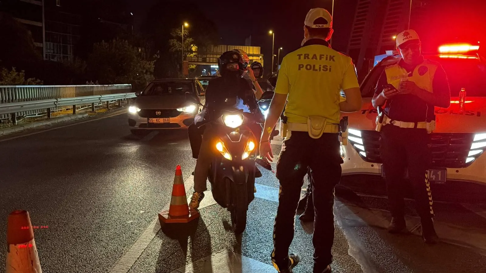 İstanbul trafiğinde pazar sabahı köprü ve yol mesaisi