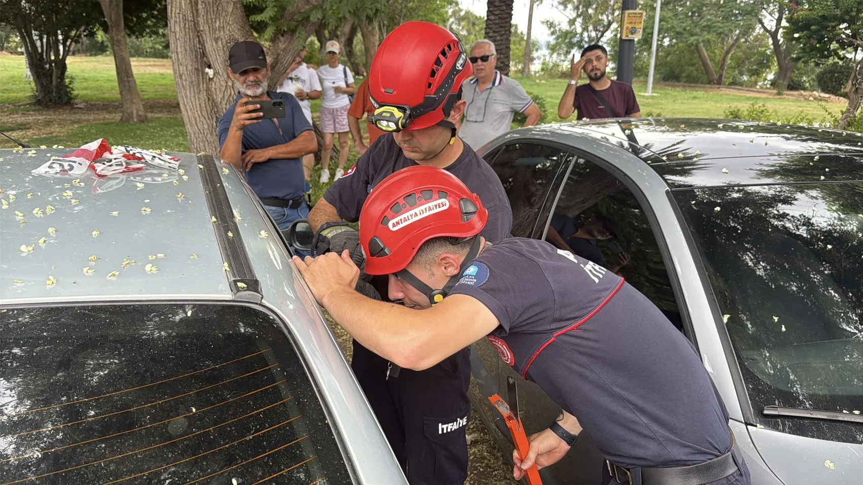 Antalya'da bebek dehşeti Kilitli araçta 45 dakika mahsur kaldı