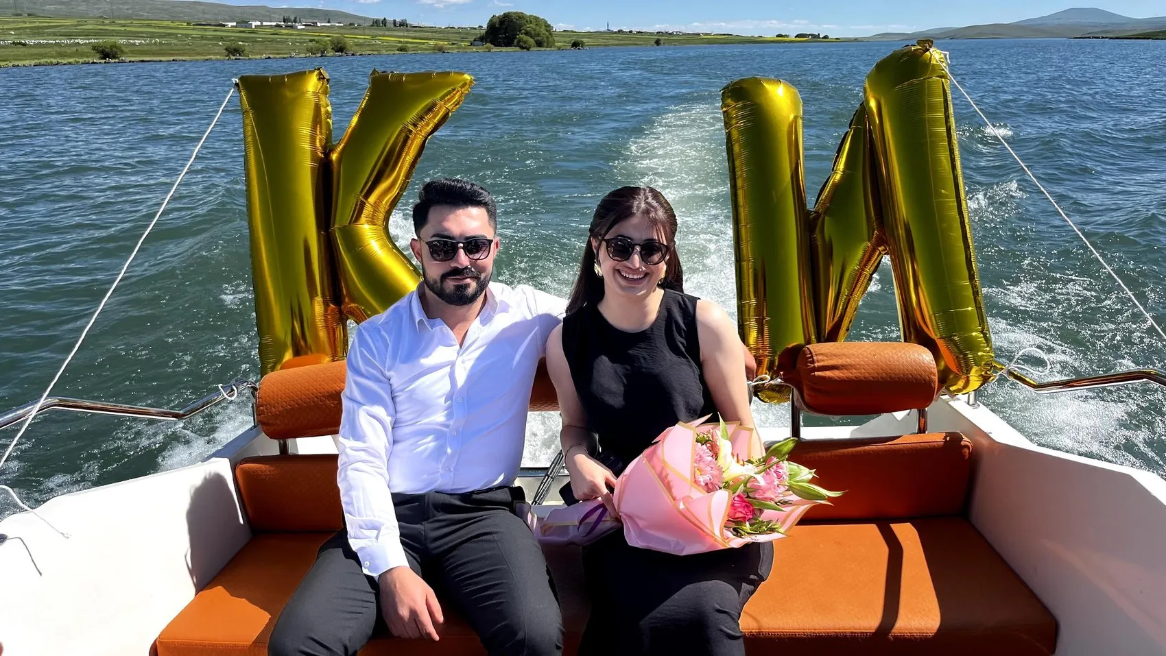 Çıldır Gölü’nün ortasında sürpriz evlilik teklifi