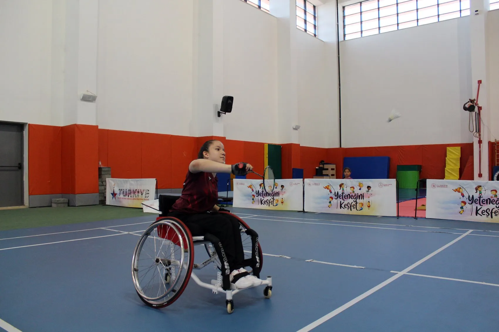 Aksaraylı Tuğba sporda engel tanımıyor