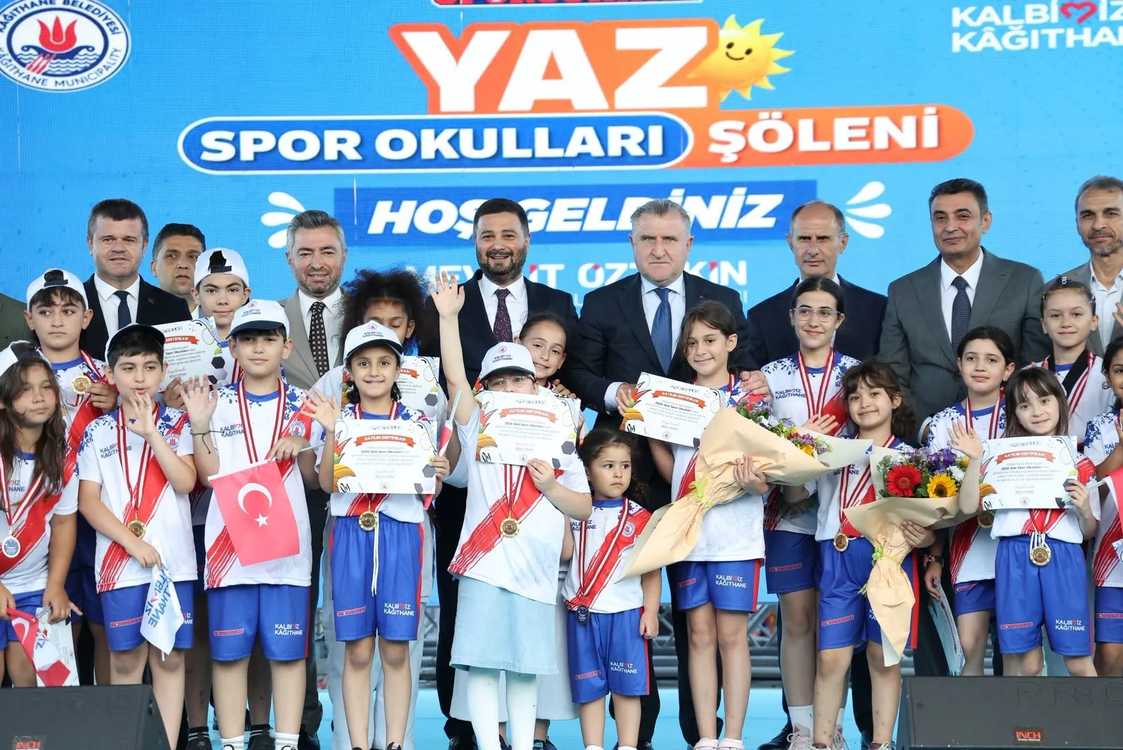 Kağıthane'de binlerce çocuk yaz spor okullarında buluştu