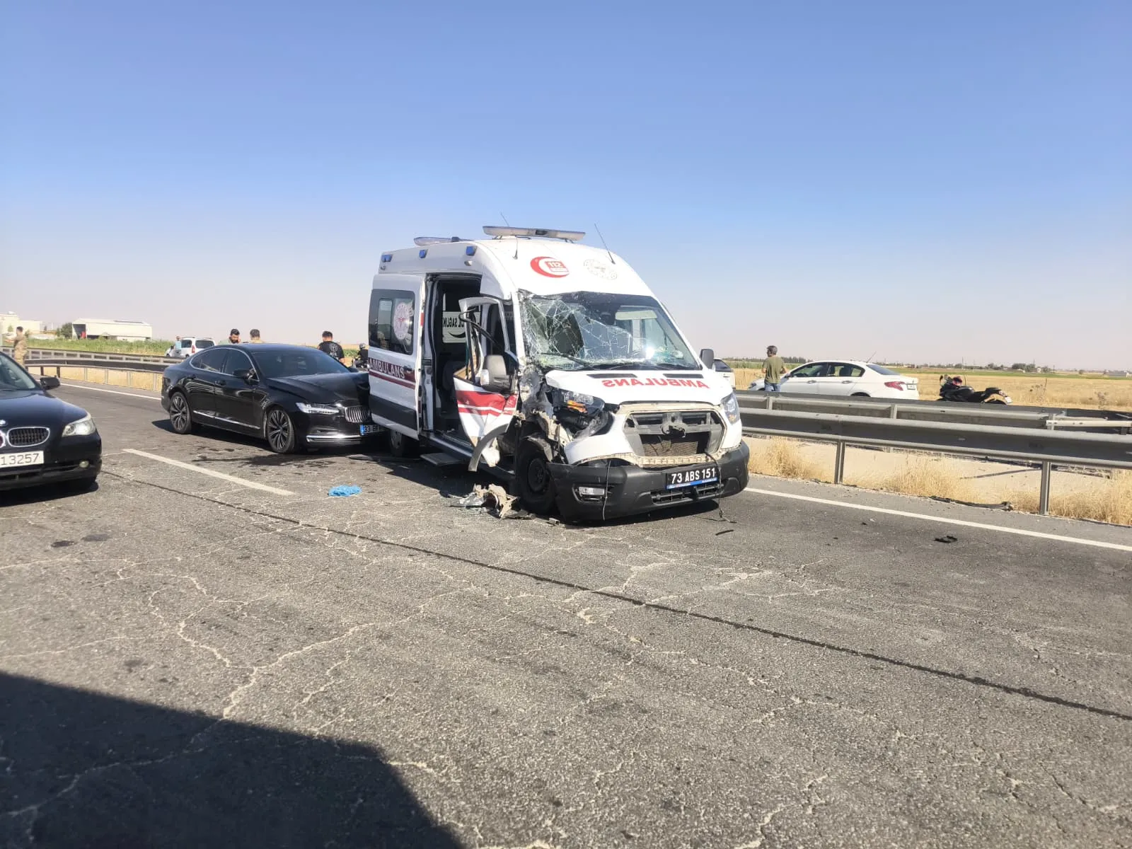 Nusaybin'de hasta taşıyan ambulans zincirleme kazaya karıştı