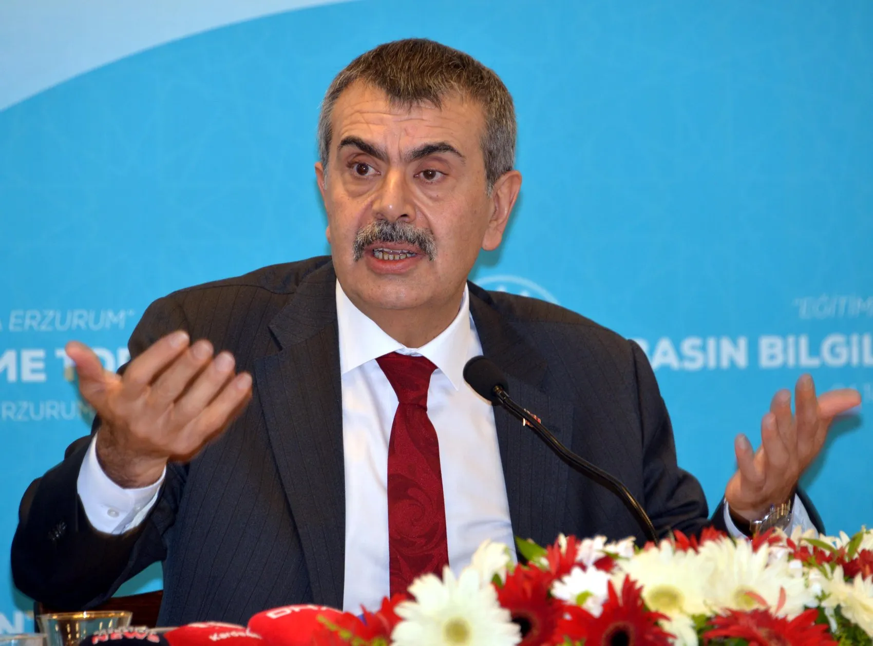 Bakan Tekin özel okul öğretmenlerine yönelik şikayetleri doğrudan kabul edecek