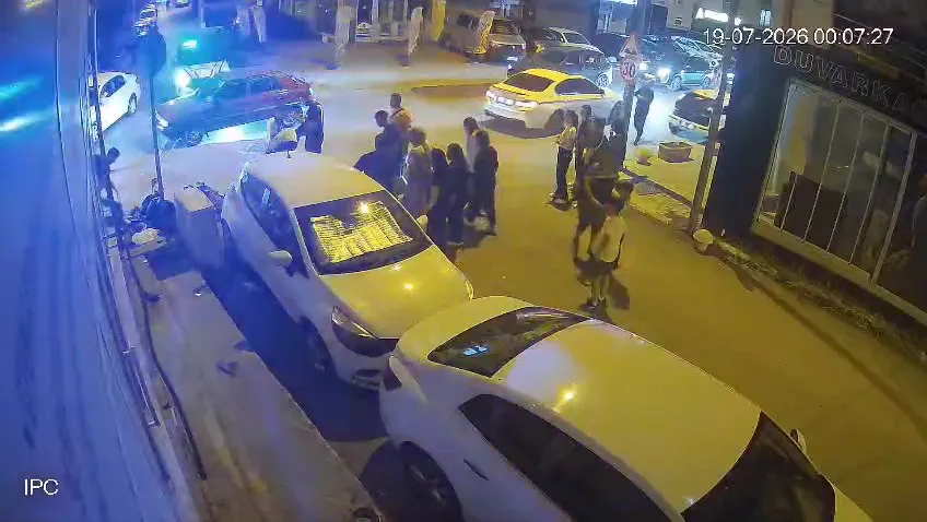 Gebze’de polis aracının burnunun dibinde kaza kamerada