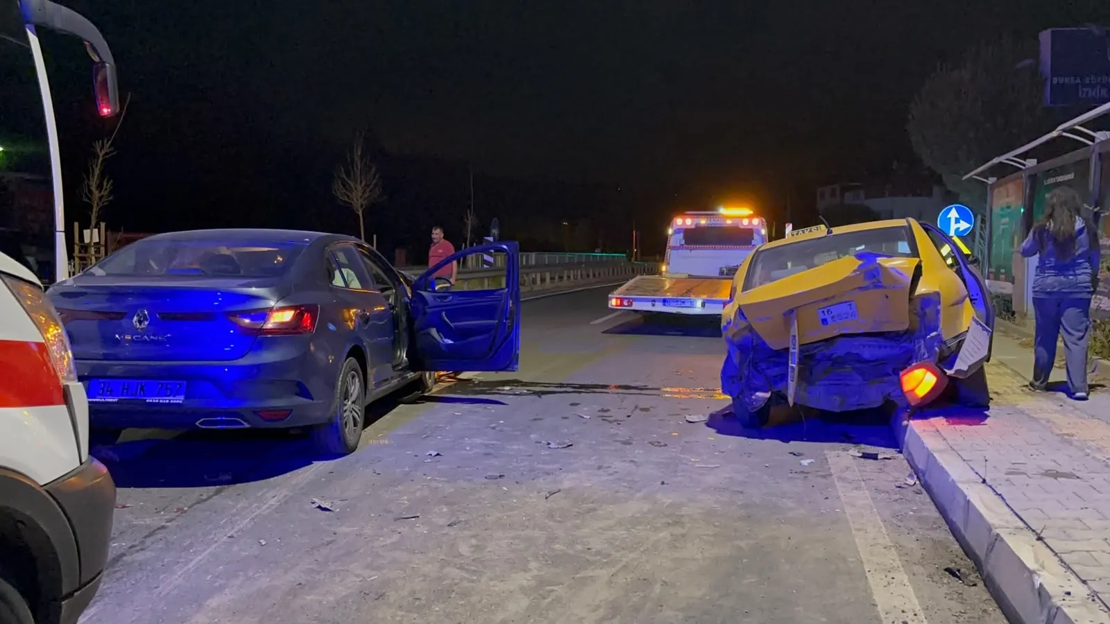 İznik’te alkollü sürücü taksiye çarptı
