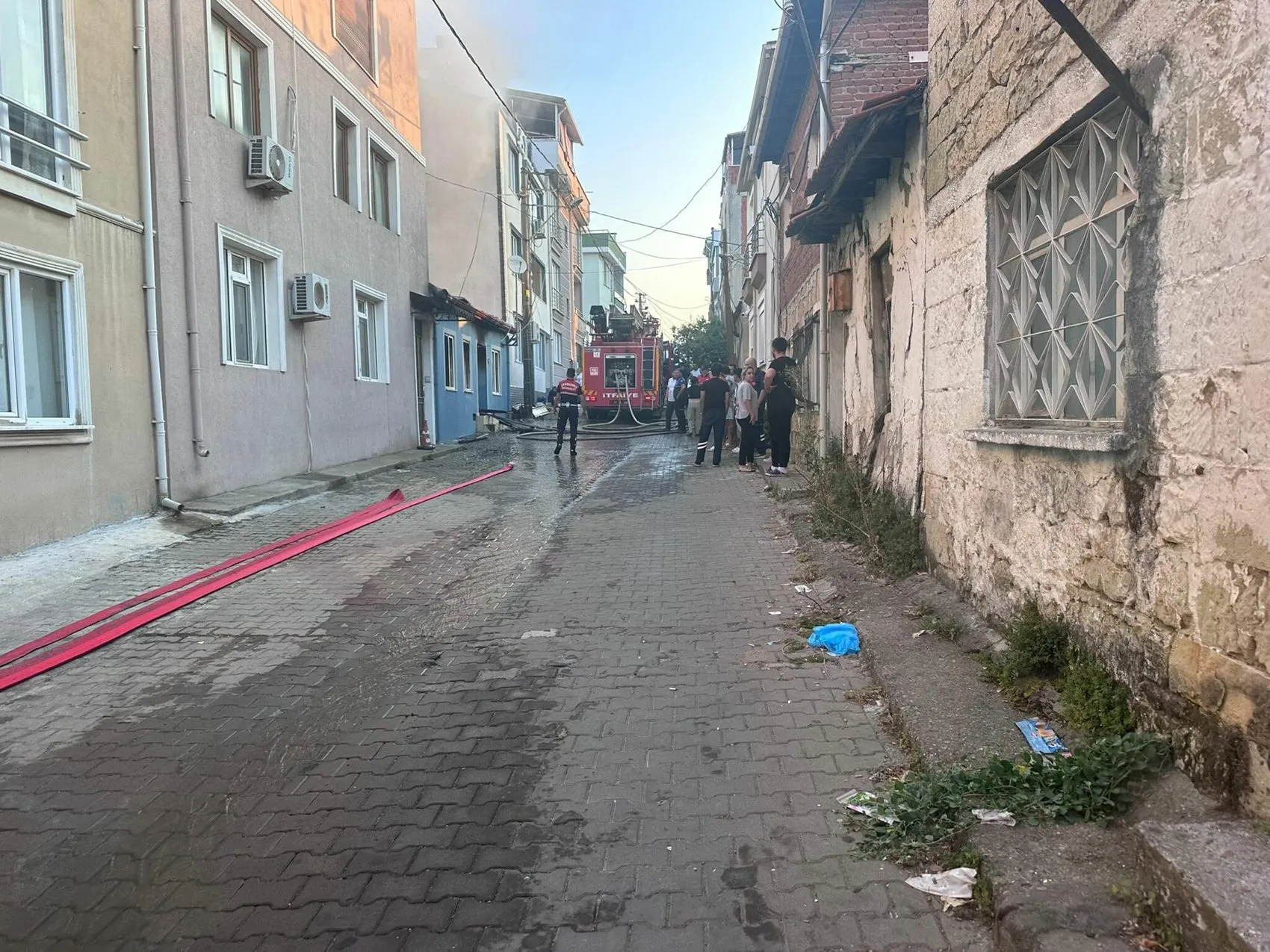 Ayvacık’ta inşaat işçilerinin kaldığı evde yangın çıktı